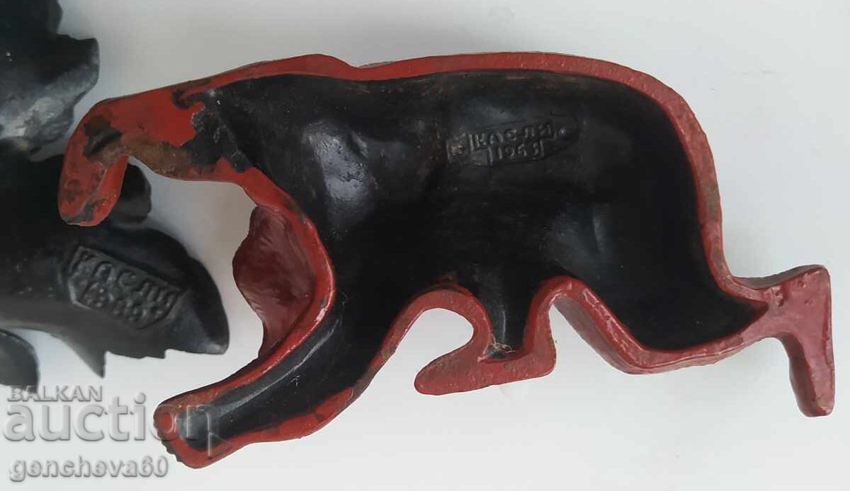 ΚΑΣΛΙ φιγούρα αρκούδα 1963 και σταχτοδοχείο 1989 χυτοσίδηρος - 5