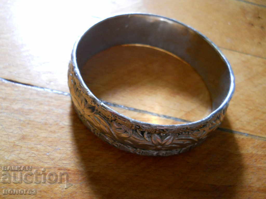 Old bracelet with price 5.00 BGN | € 2.56