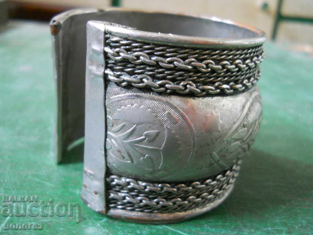 Βραχιόλι αντίκα επάργυρο με τιμή 15.00 BGN | € 7.67 Βραχιόλι αντίκα επάργυρο με τιμή 15.00 BGN | € 7.67