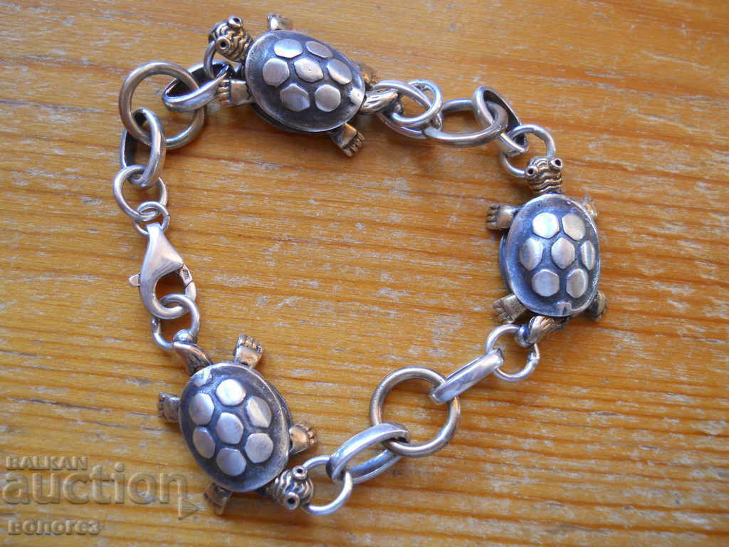 Μοναδικό σετ από ασήμι (βραχιόλι και σκουλαρίκια) με τιμή 217.00 BGN | € 110.95