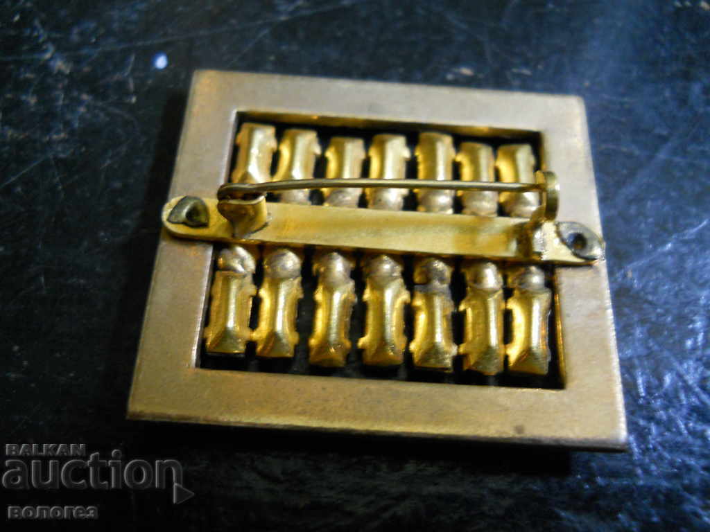 Old brooch with price 6.00 BGN | € 3.07 Old brooch with price 6.00 BGN | € 3.07