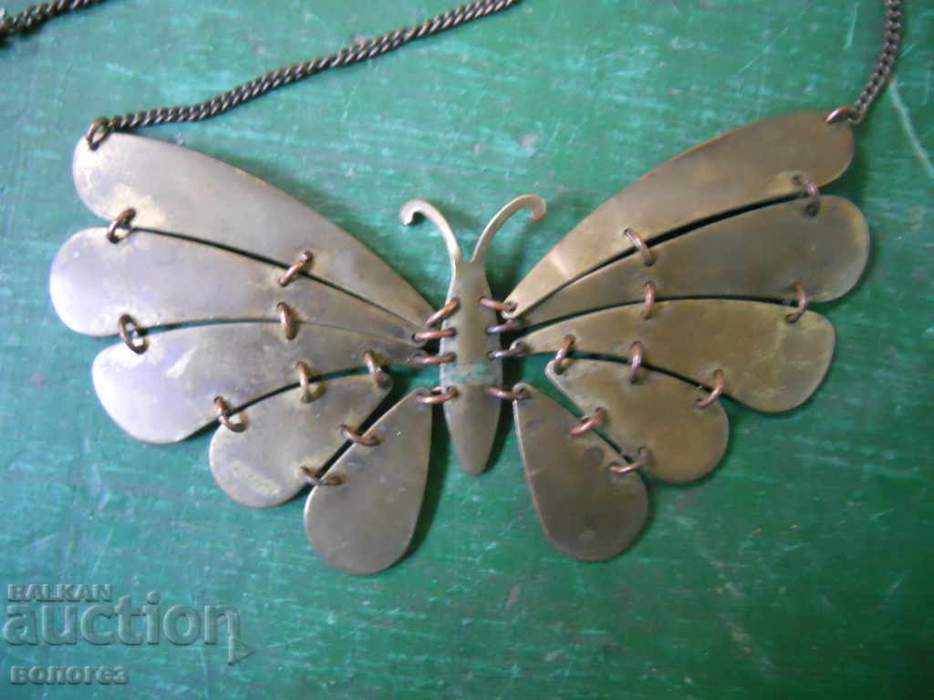 Colier din bronz antic - fluture - Danemarca cu preț € 10.30 | 20.15 BGN
