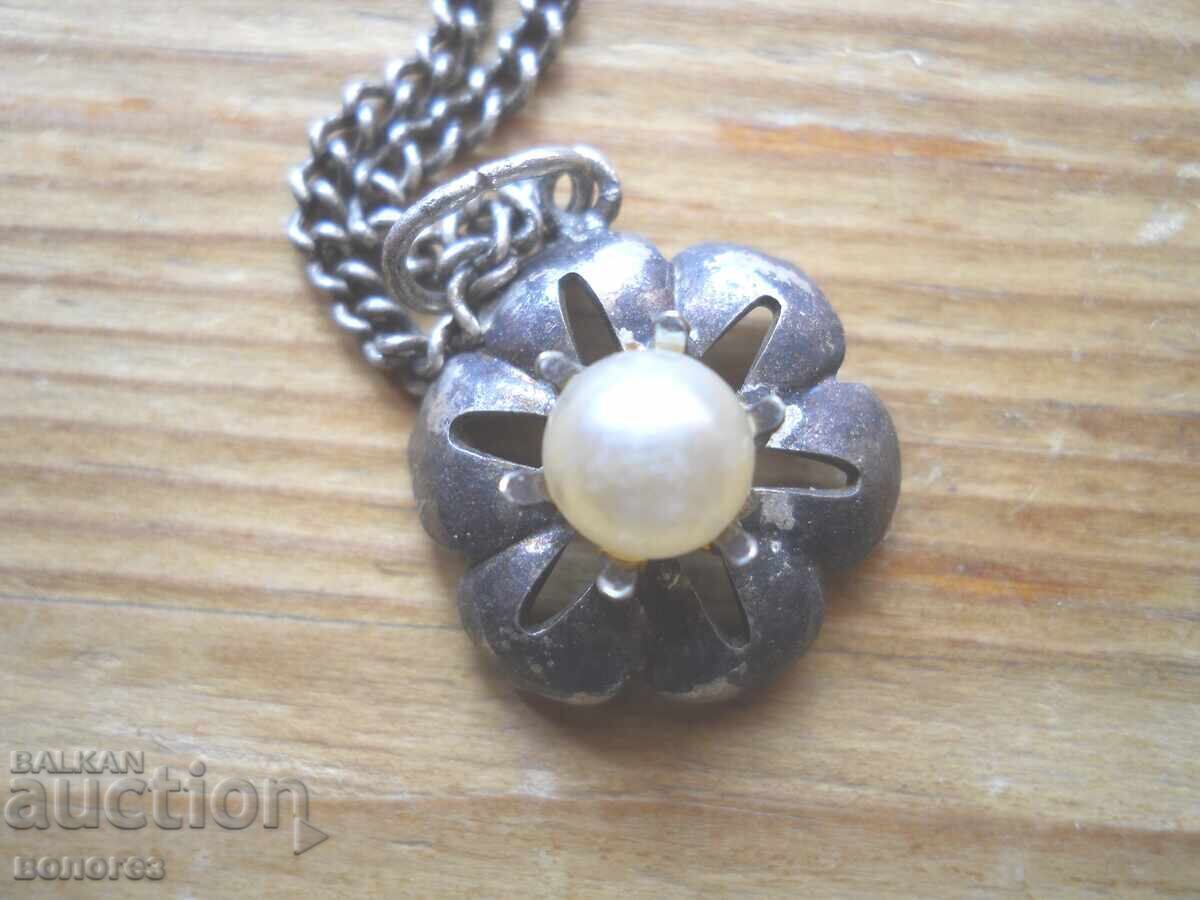Ασημένιο κολιέ αντίκα και μενταγιόν με μαργαριτάρι με τιμή 30.00 BGN | € 15.34