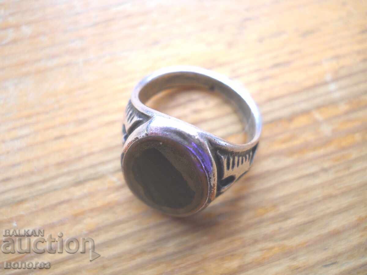 Inel placat cu argint antic cu piatra cu preț 7.00 BGN | € 3.58 Inel placat cu argint antic cu piatra cu preț 7.00 BGN | € 3.58