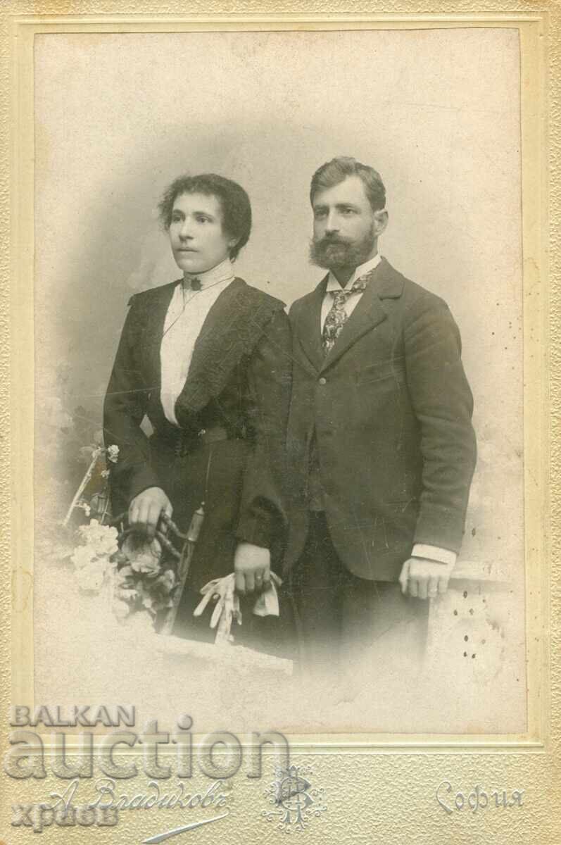 OLD PHOTOGRAPH - CARDBOARD - A.VLADIKOV - SOFIA - 1986