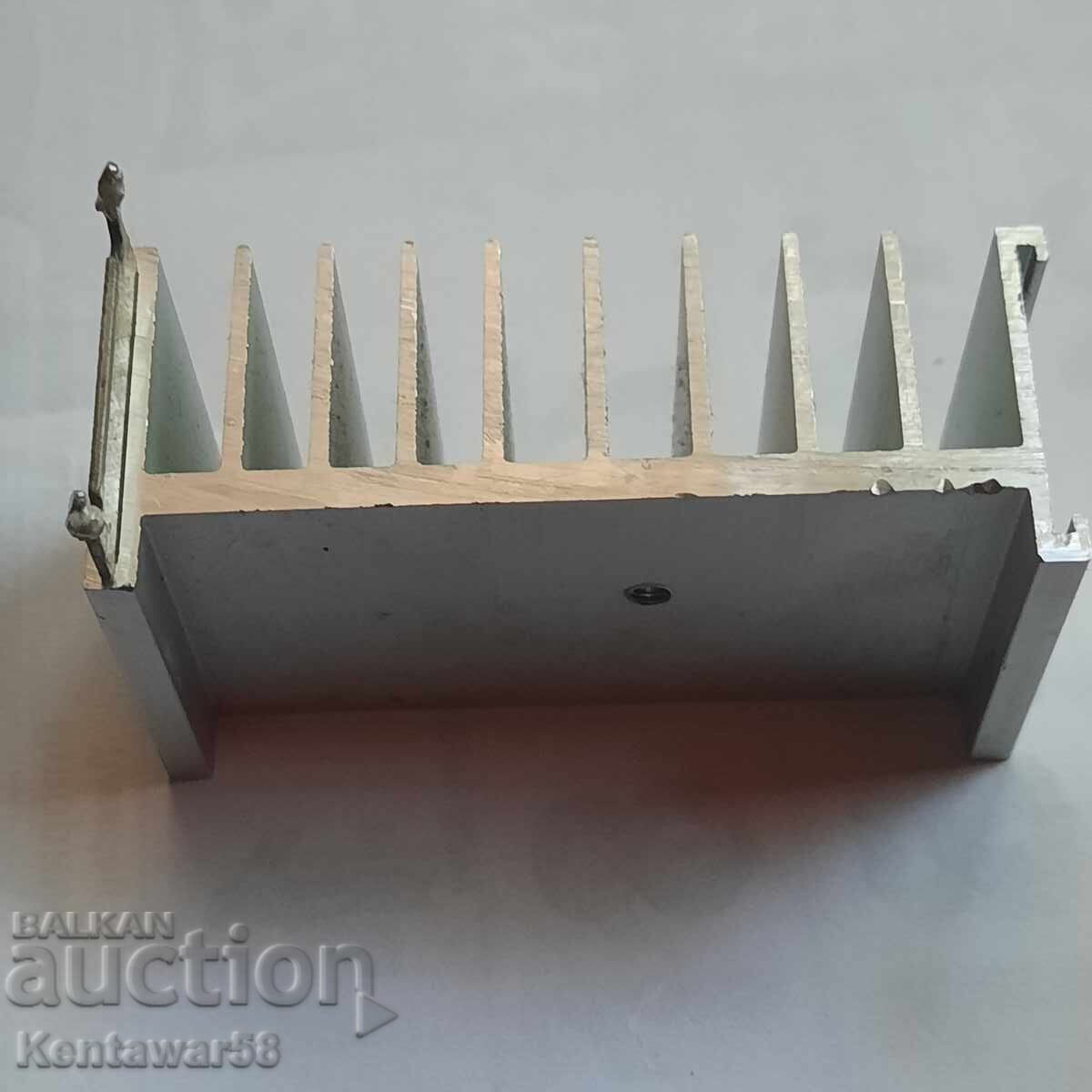 Radiator de aluminiu pentru tranzistor cu preț 1.00 BGN | € 0.51