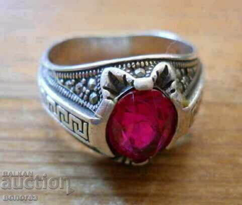 Livrarea Un inel vechi de argint Livrarea Un inel vechi de argint