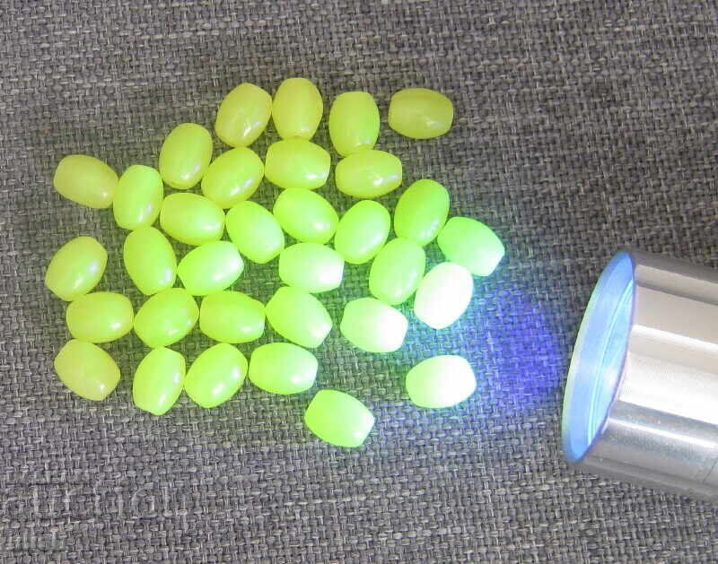 Rozariu vechi cu 32 de mărgele din sticlă uraniu vaselină cu preț 299.00 BGN | € 152.88 Rozariu vechi cu 32 de mărgele din sticlă uraniu vaselină cu preț 299.00 BGN | € 152.88