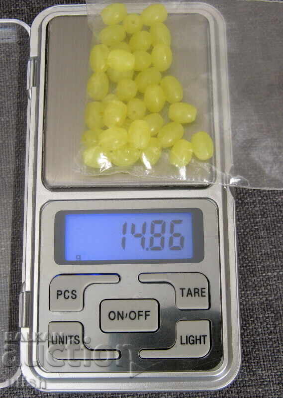 Licitație Rozariu vechi cu 32 de mărgele din sticlă uraniu vaselină Licitație Rozariu vechi cu 32 de mărgele din sticlă uraniu vaselină