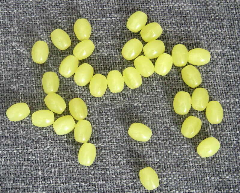 Rozariu vechi cu 32 de mărgele din sticlă uraniu vaselină Rozariu vechi cu 32 de mărgele din sticlă uraniu vaselină