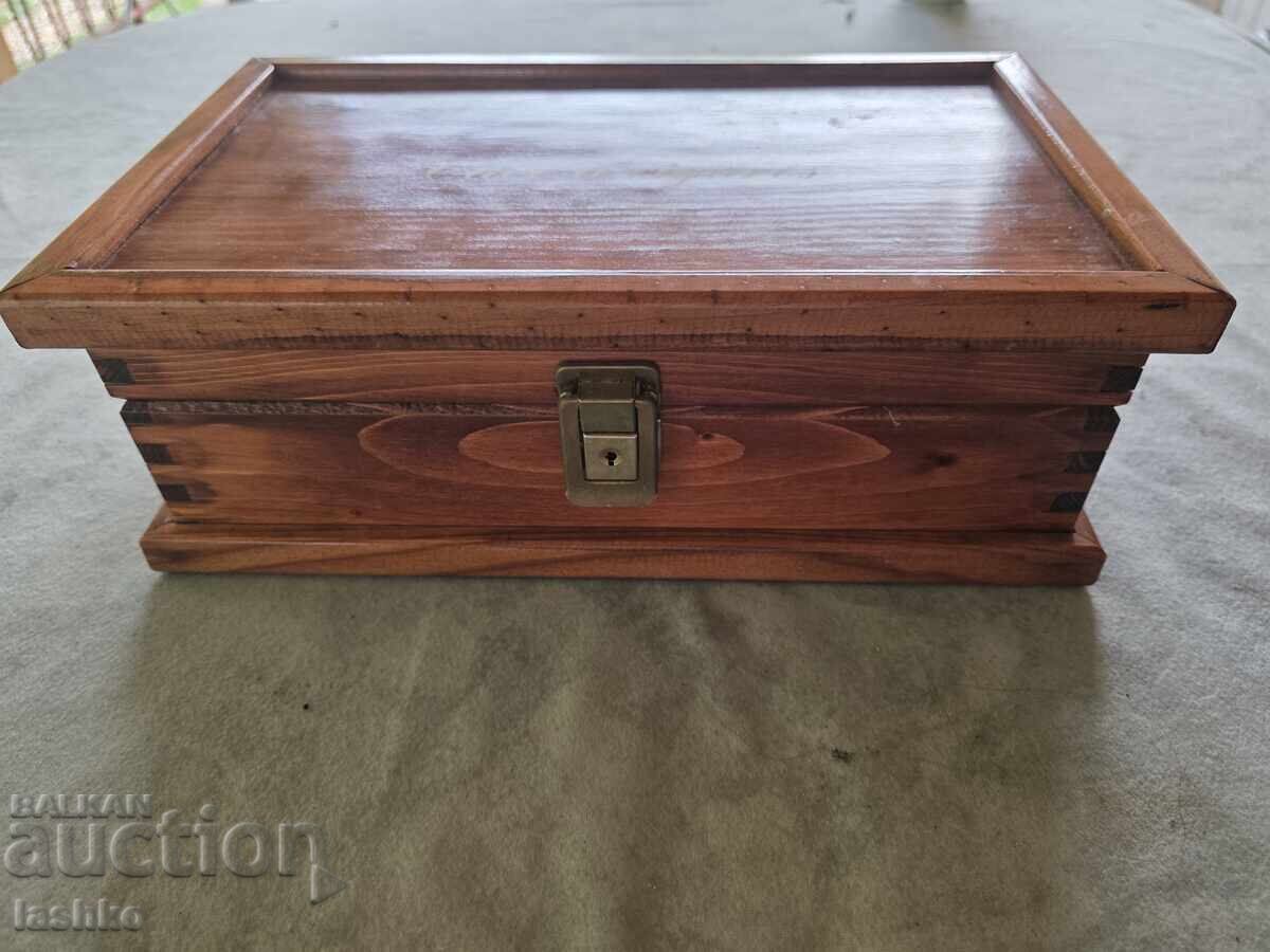 Хумидор, кутия за пури с цена 119.99 лв. | € 61.35 Хумидор, кутия за пури с цена 119.99 лв. | € 61.35