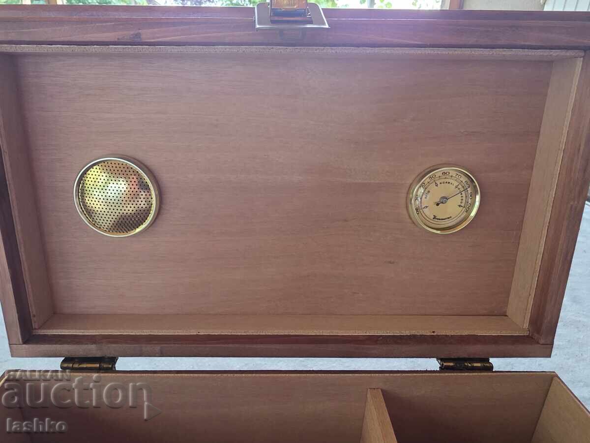 Доставка на Хумидор, кутия за пури Доставка на Хумидор, кутия за пури