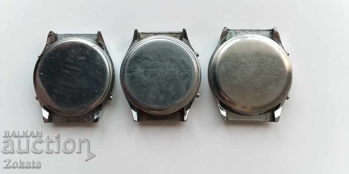 Lot of electronic watches. The two on the left work with price € 15.34 | 30.00 BGN