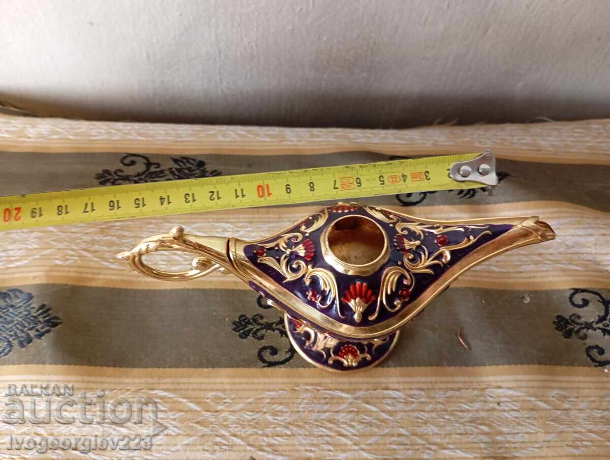 Auction  Aladdin-style lamp for decoration