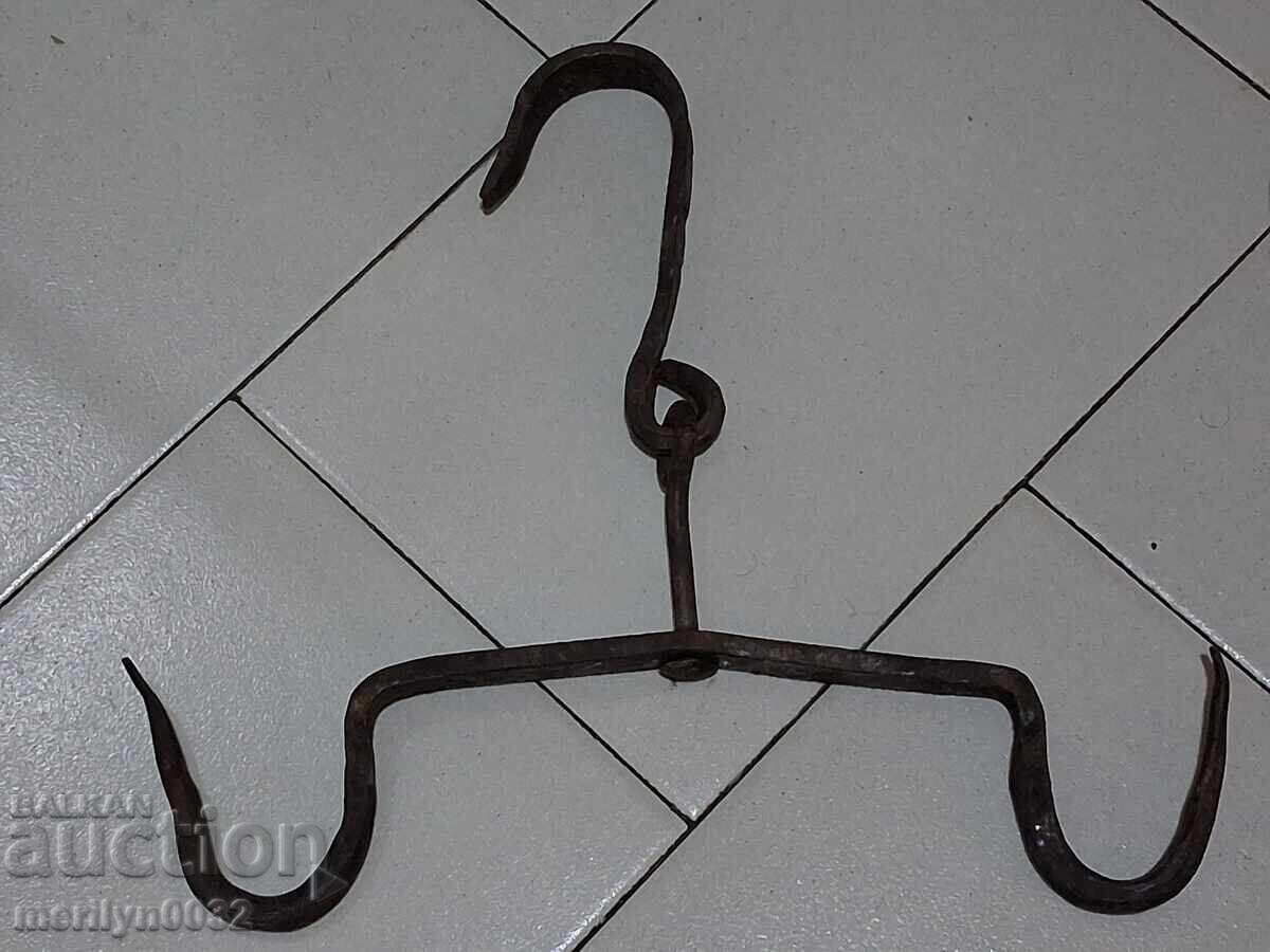 Γάντζος από σφυρήλατο σίδερο αντίκες, διπλός γάντζος με τιμή 44.00 BGN | € 22.50 Γάντζος από σφυρήλατο σίδερο αντίκες, διπλός γάντζος με τιμή 44.00 BGN | € 22.50