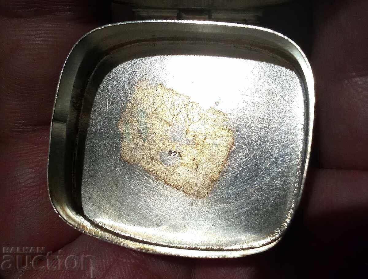 Delivery of Vintage solid silver pill box with floral decoration