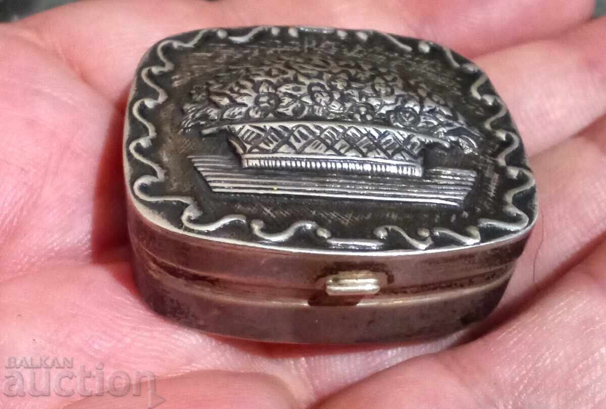 Vintage solid silver pill box with floral decoration - 6