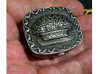 Cutie vintage pentru pastile din argint masiv cu decorație florală