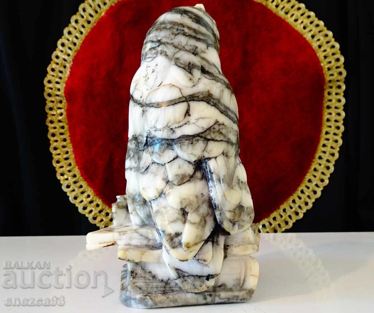 Delivery of Statuette, figure Owl, Owl made of marble