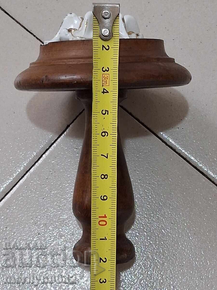 Burete de lemn rindeluit cu floare de porțelan din lemn - 6 Burete de lemn rindeluit cu floare de porțelan din lemn - 6