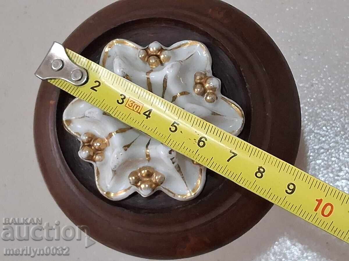 Burete de lemn rindeluit cu floare de porțelan din lemn - 7 Burete de lemn rindeluit cu floare de porțelan din lemn - 7