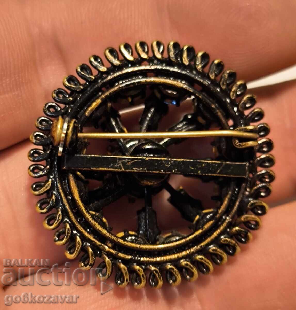 Аукцион Прекрасна винтидж брошка в топ състояние ! Кралски кристали Аукцион Прекрасна винтидж брошка в топ състояние ! Кралски кристали