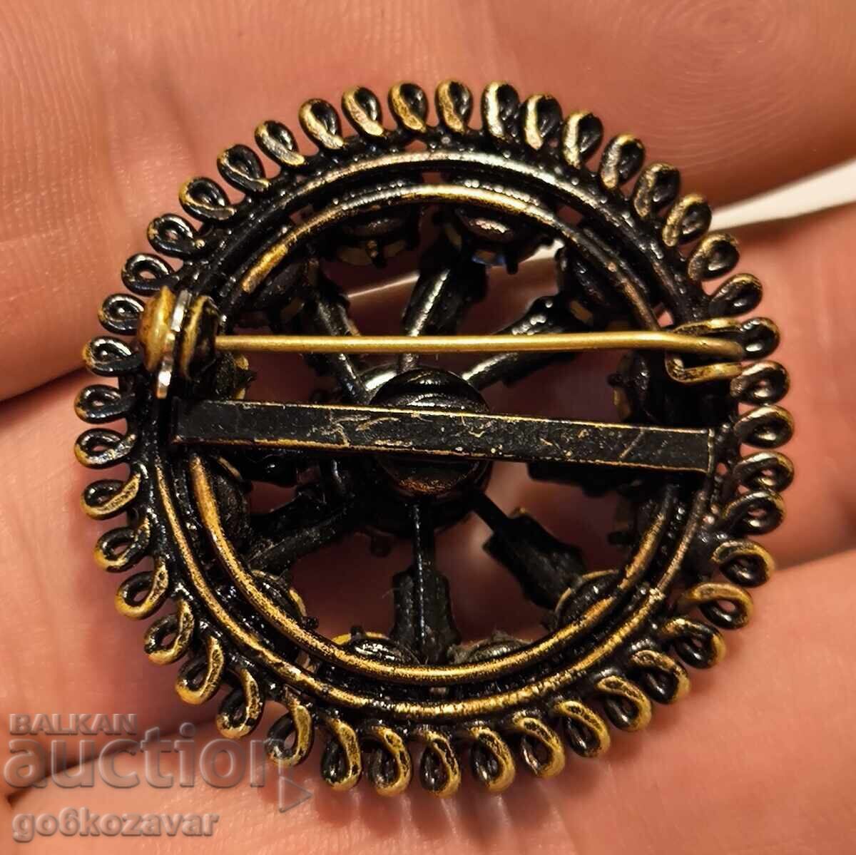 Доставка на Прекрасна винтидж брошка в топ състояние ! Кралски кристали Доставка на Прекрасна винтидж брошка в топ състояние ! Кралски кристали