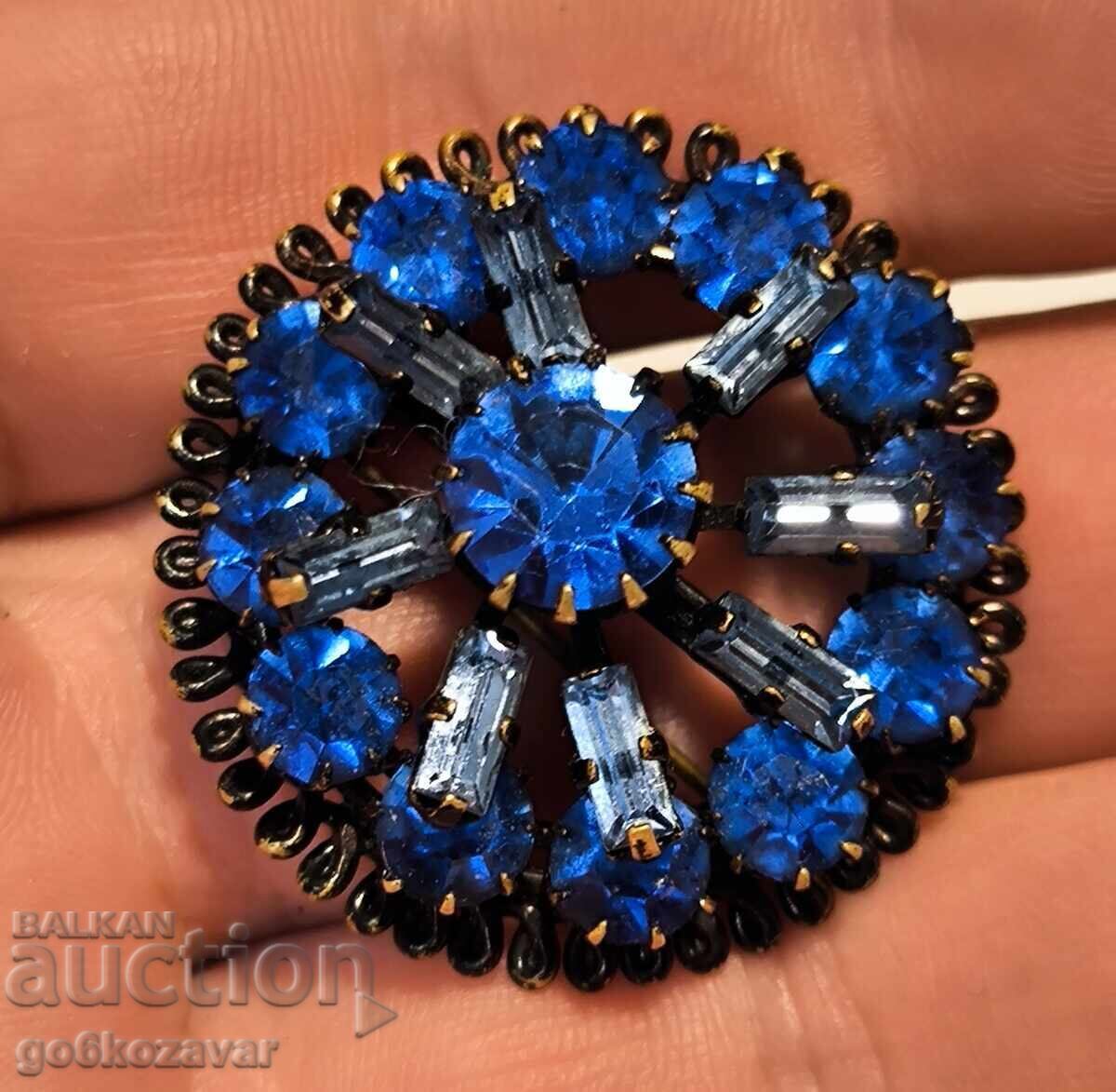 Прекрасна винтидж брошка в топ състояние ! Кралски кристали Прекрасна винтидж брошка в топ състояние ! Кралски кристали