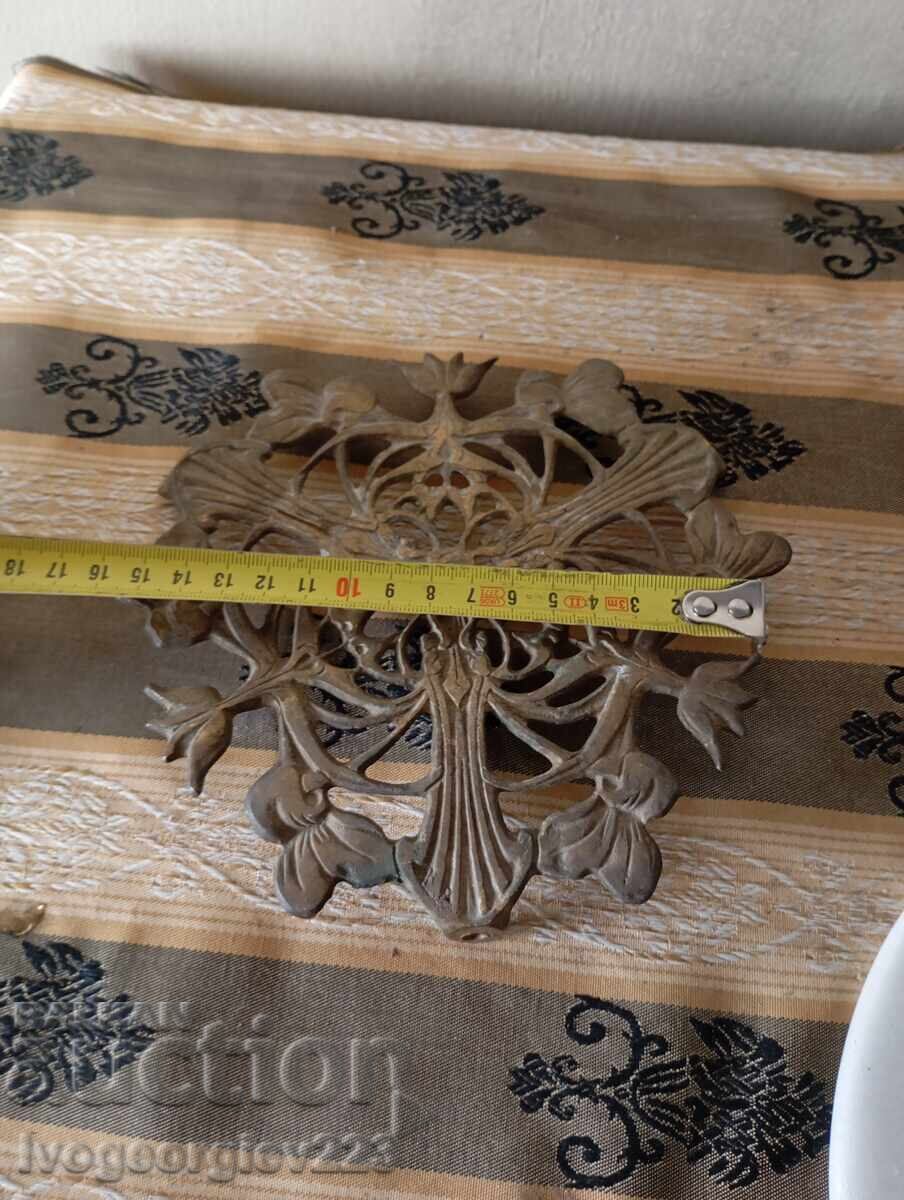 Παλιά μπρούτζινη βάση με τιμή 20.00 BGN | € 10.23