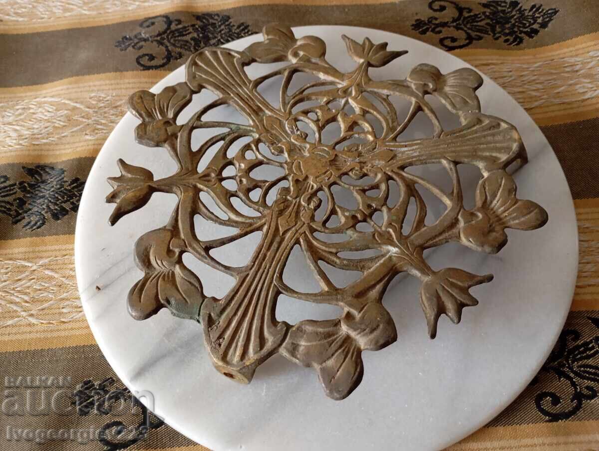 Παλιά μπρούτζινη βάση