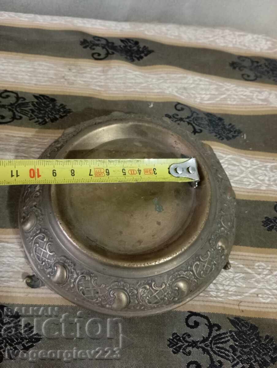 Auction  Old bowl, stand