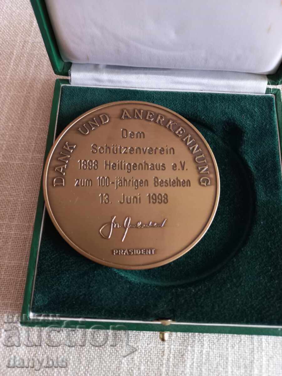 Παράδοση Πλακέτα - Ομοσπονδία Σκοποβολής Γερμανίας