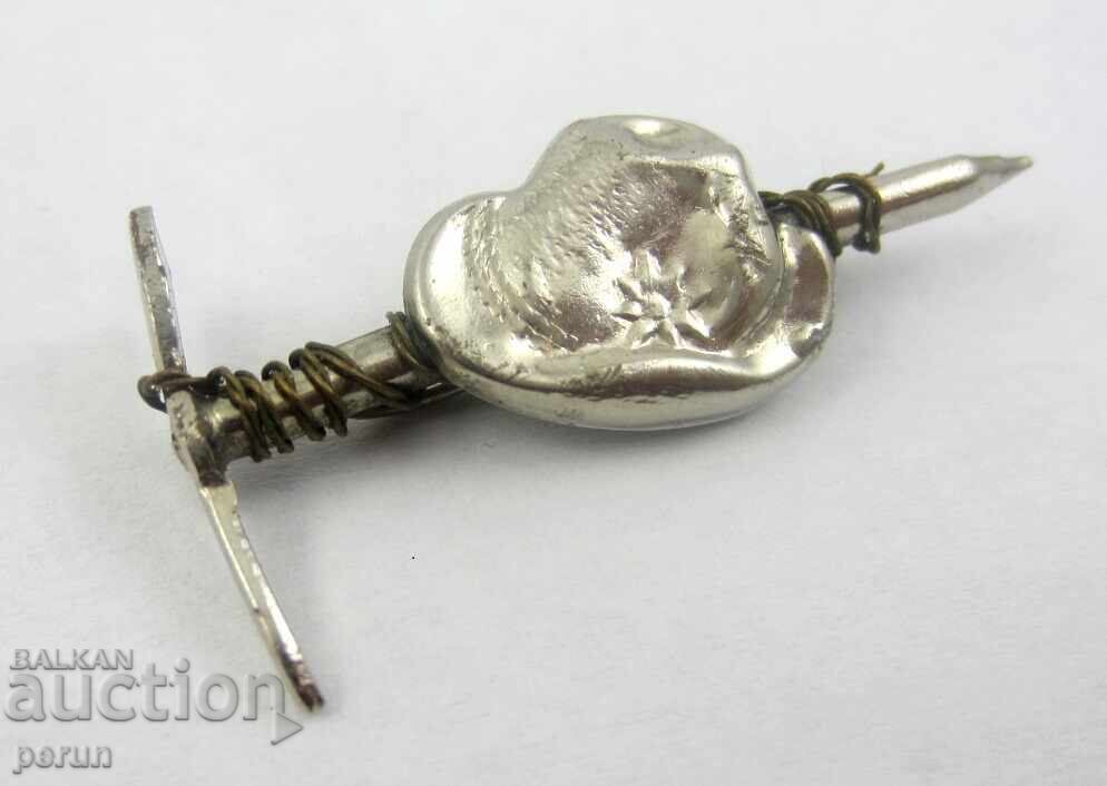 Tourist badge - Tourism - Mountaineering - Ice axe - Star sign with price 10.99 BGN | € 5.62 Tourist badge - Tourism - Mountaineering - Ice axe - Star sign with price 10.99 BGN | € 5.62