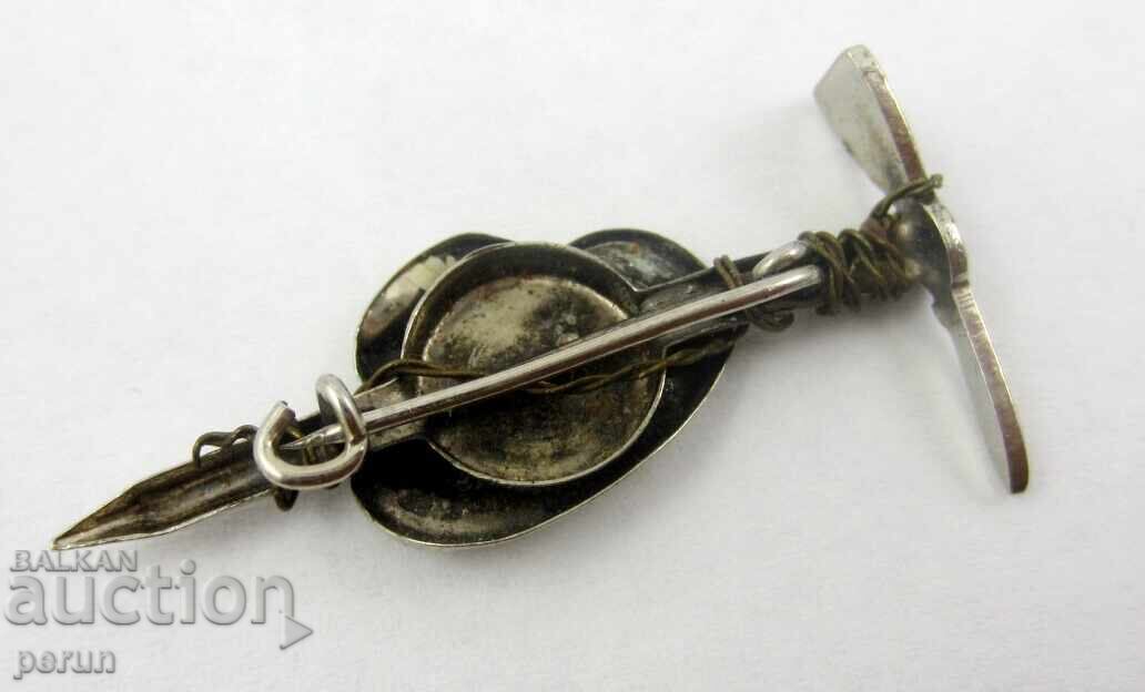 Auction Tourist badge - Tourism - Mountaineering - Ice axe - Star sign Auction Tourist badge - Tourism - Mountaineering - Ice axe - Star sign