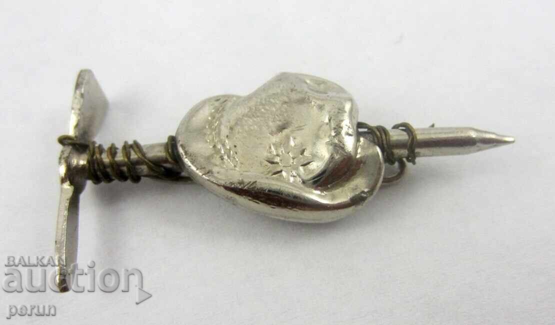 Delivery of Tourist badge - Tourism - Mountaineering - Ice axe - Star sign Delivery of Tourist badge - Tourism - Mountaineering - Ice axe - Star sign