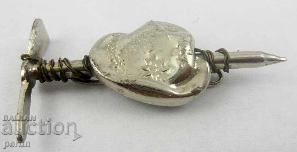 Tourist badge - Tourism - Mountaineering - Ice axe - Star sign Tourist badge - Tourism - Mountaineering - Ice axe - Star sign