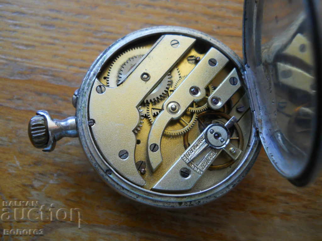 Livrarea Ceas de buzunar argintiu pentru femei - nu funcționează