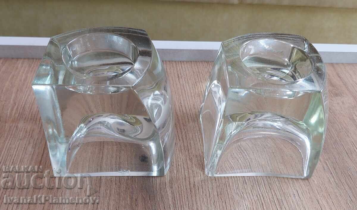 Παράδοση Δύο γυάλινα κηροπήγια