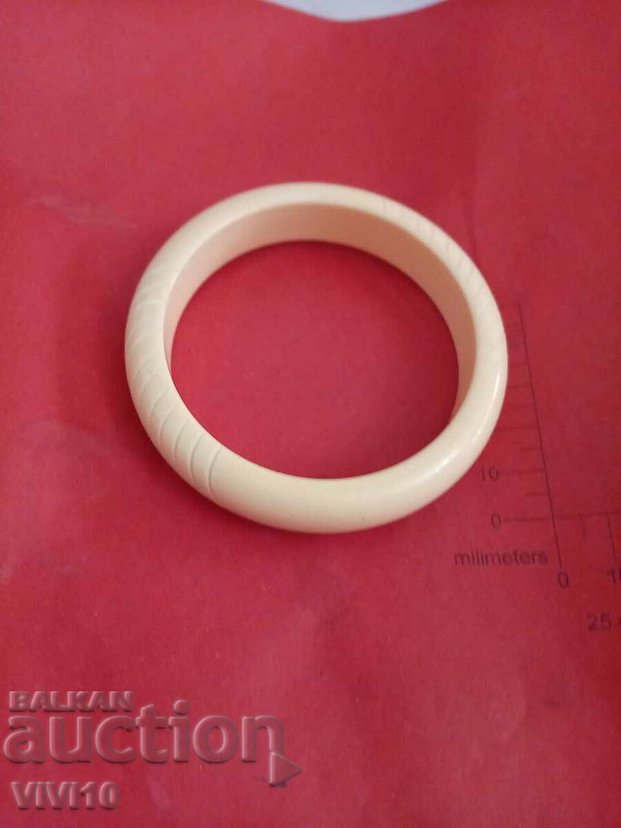 Antique bone bracelet with price 50.00 BGN | € 25.56