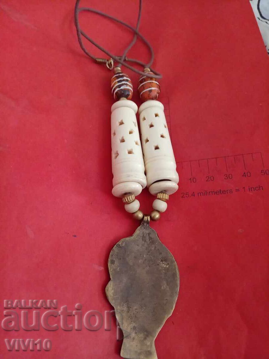 Αρχαίο κολιέ από κόκαλο με τιμή 40.00 BGN | € 20.45