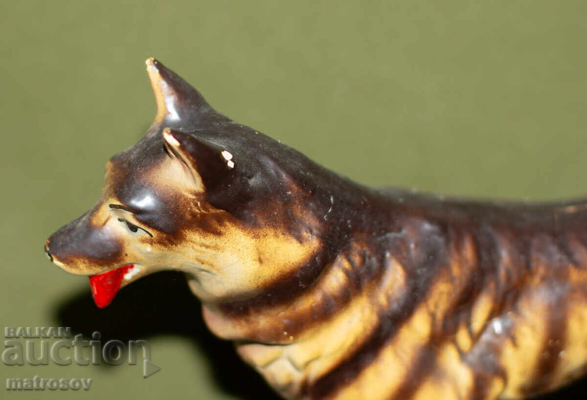 Figurină ceramică decorativă de câine cu preț 180.00 BGN | € 92.03