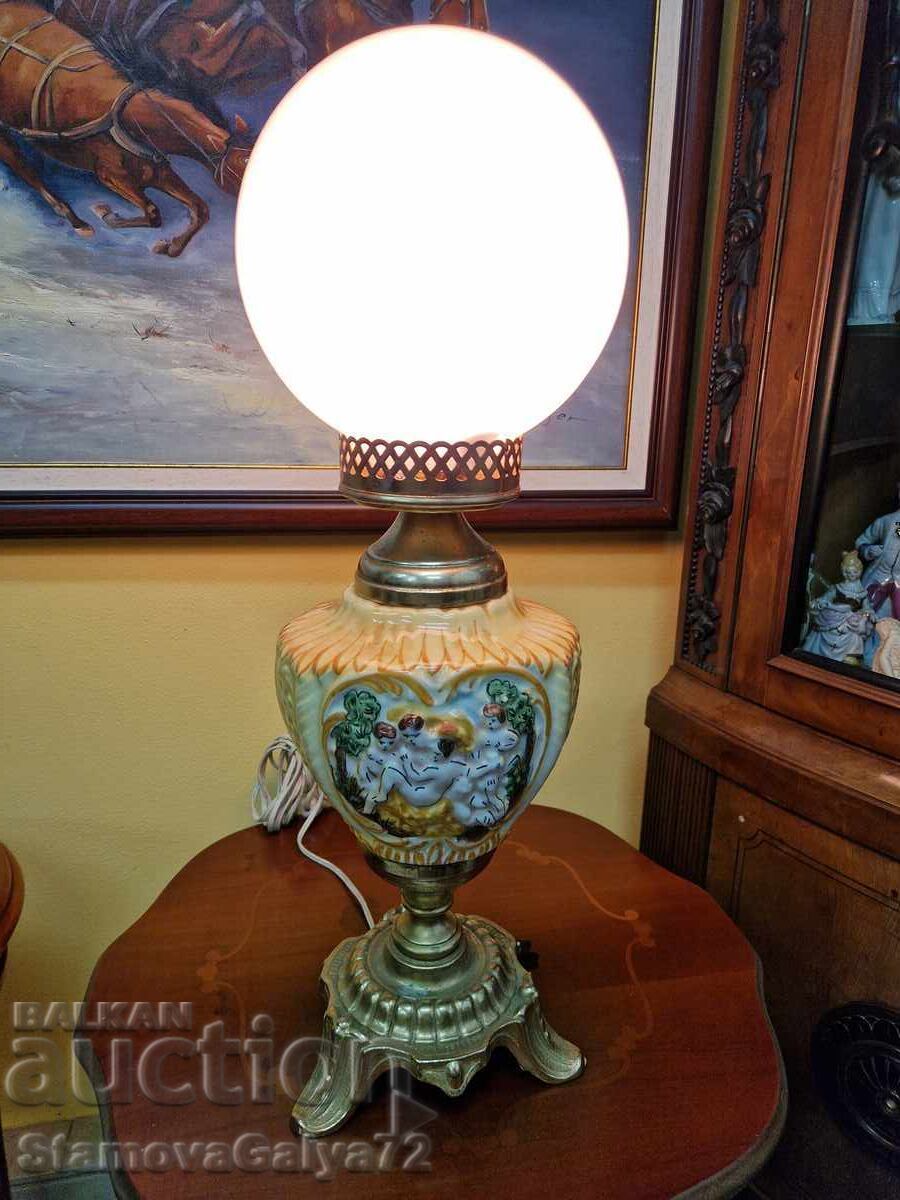 Lampă de masă antică superbă, bronz și porțelan cu preț € 119.13 | 233.00 BGN