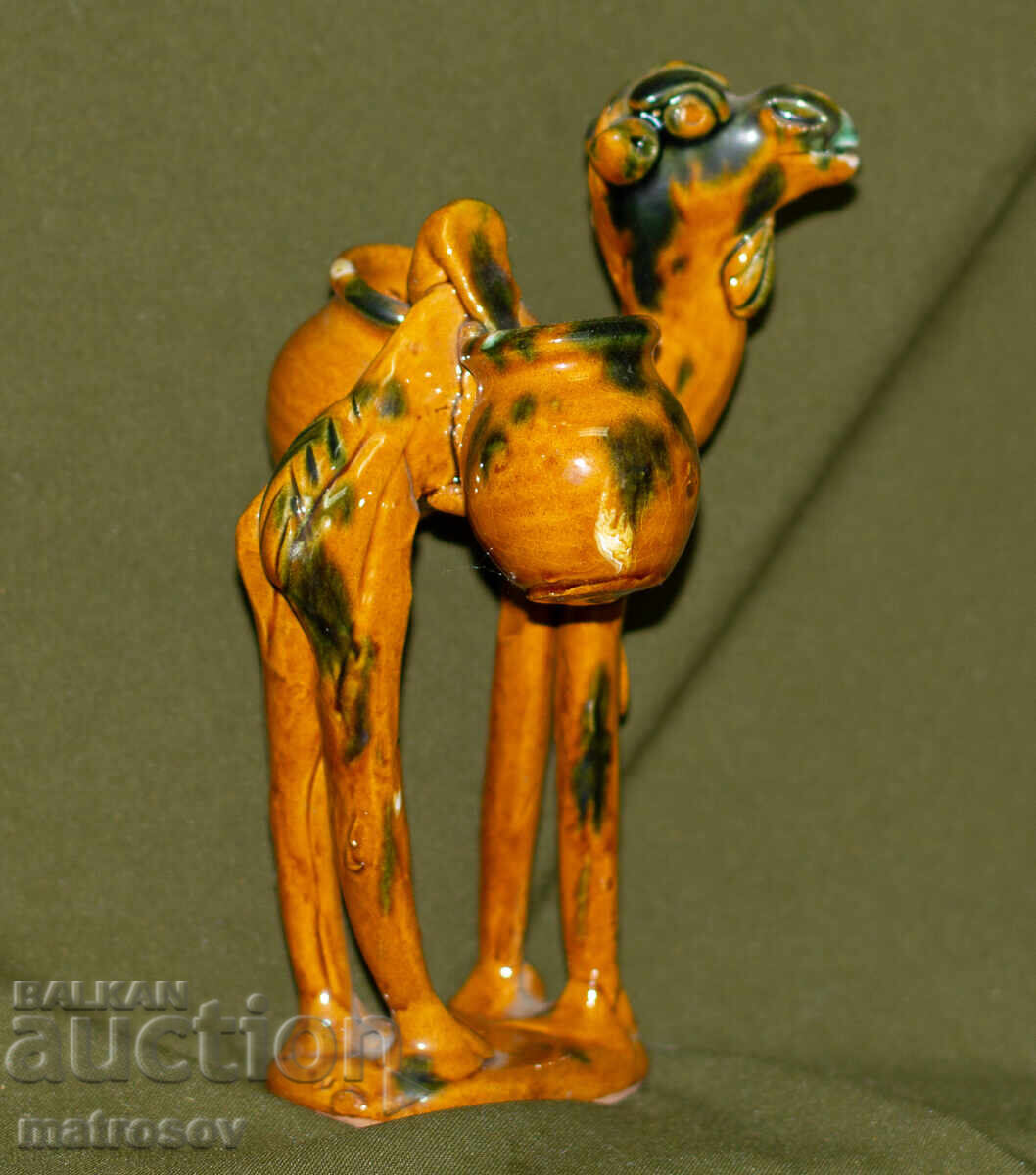 Auction  Decorative ceramic camel figurine