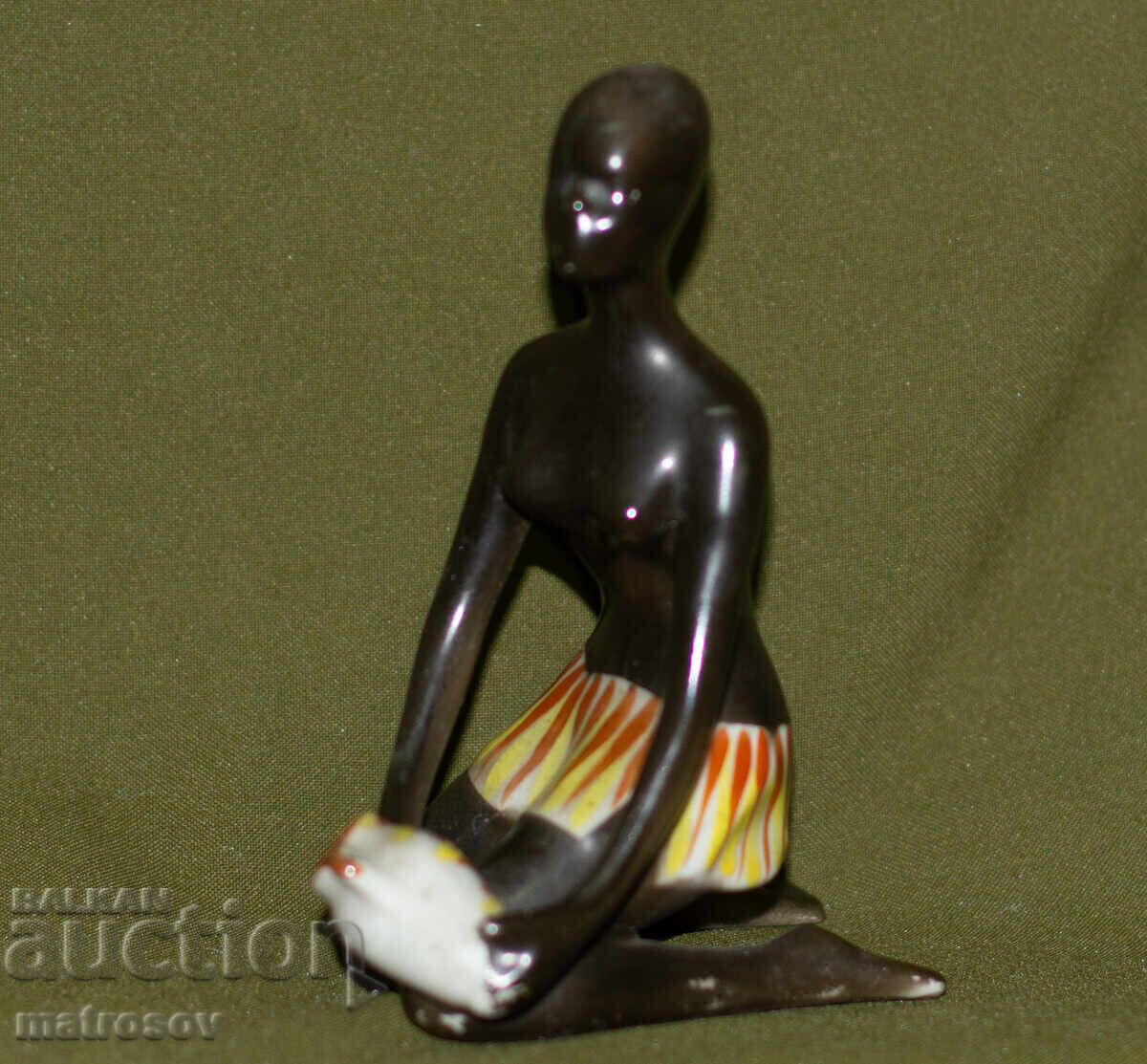 Стара българска порцеланова фигурка на жена , Изида с цена 200.00 лв. | € 102.26