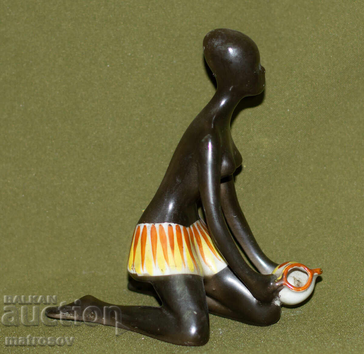 Аукцион Стара българска порцеланова фигурка на жена , Изида