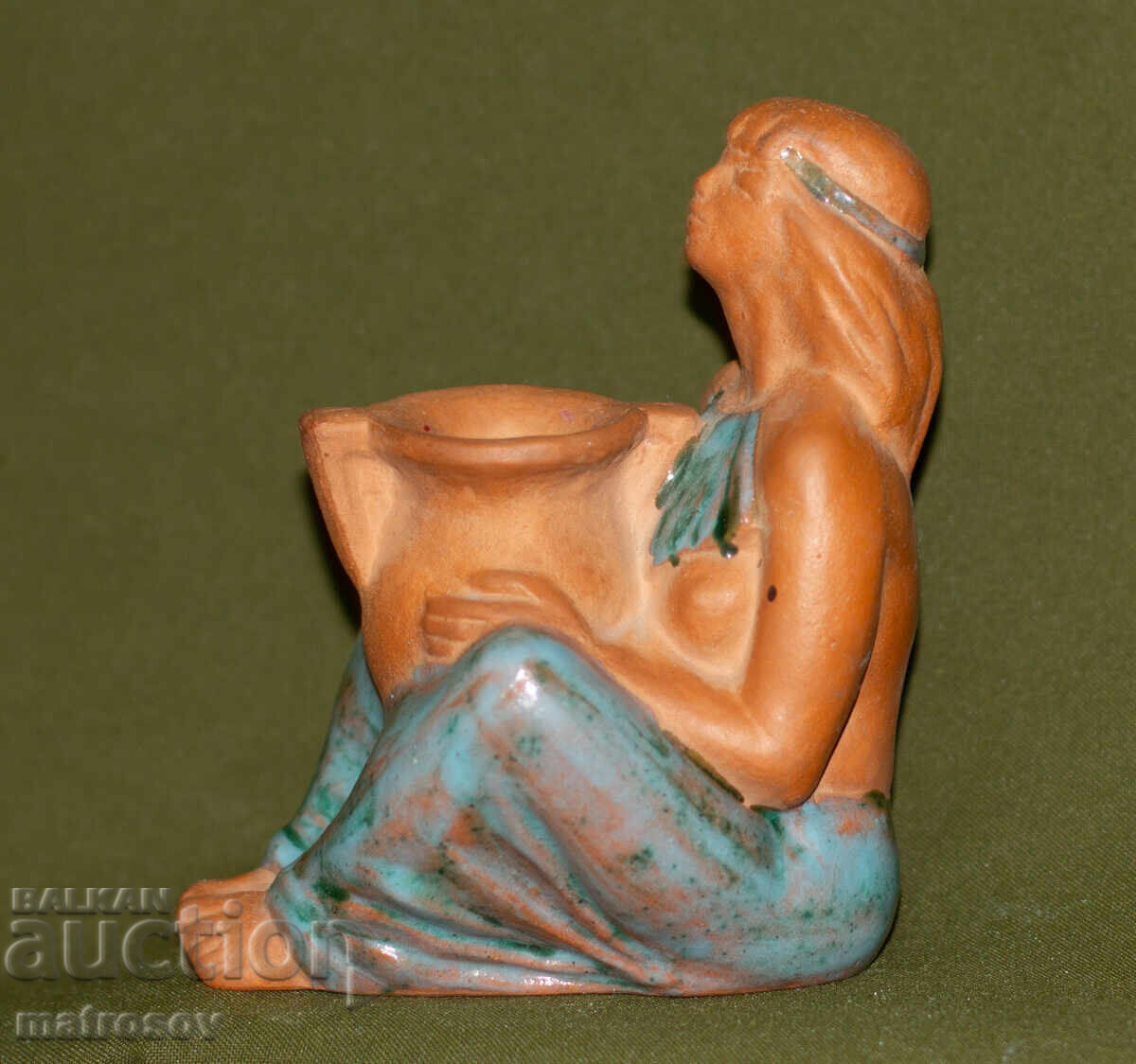 Декоративна керамична фигурка на жена с делва с цена 200.00 лв. | € 102.26