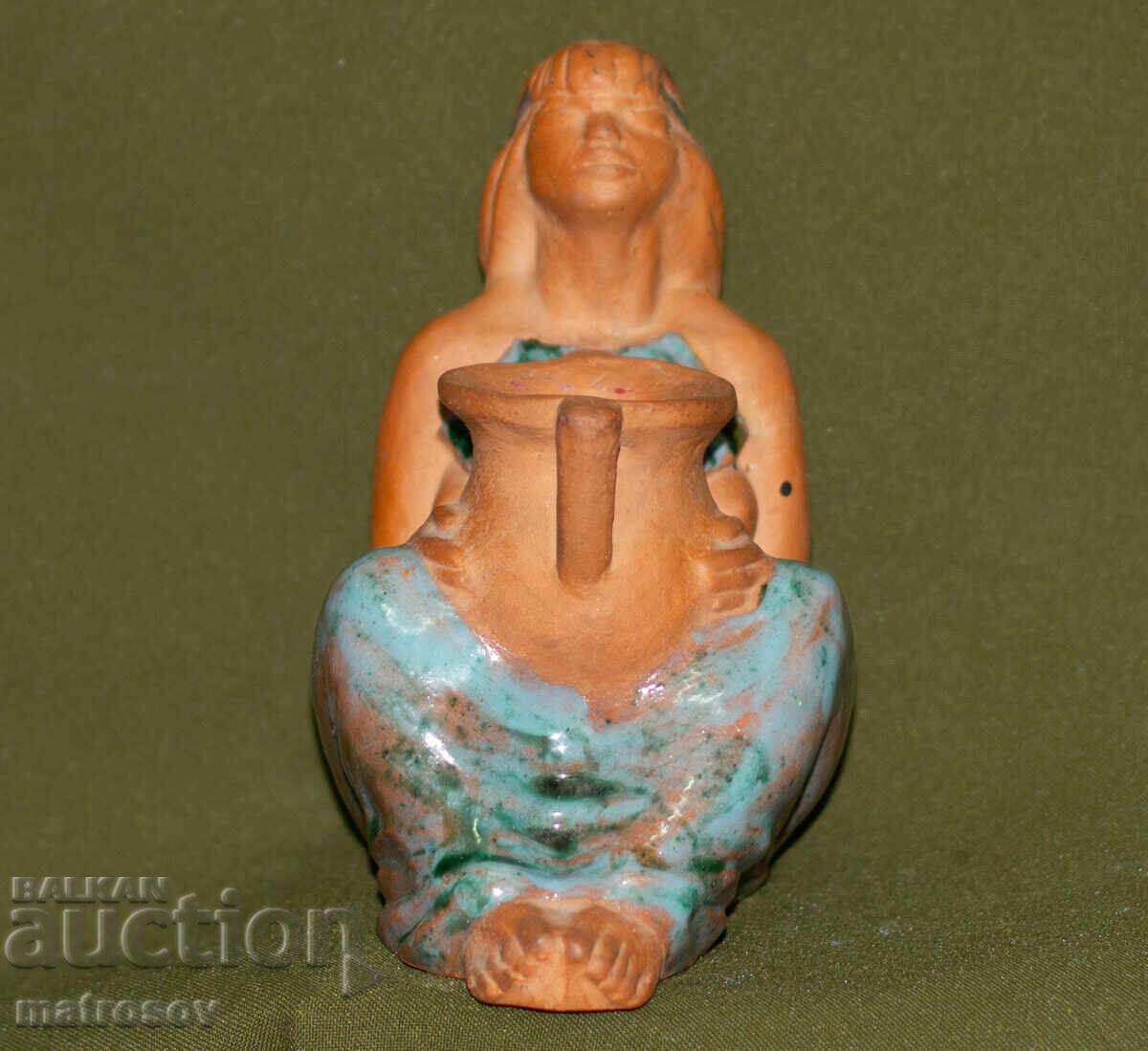 Аукцион Декоративна керамична фигурка на жена с делва