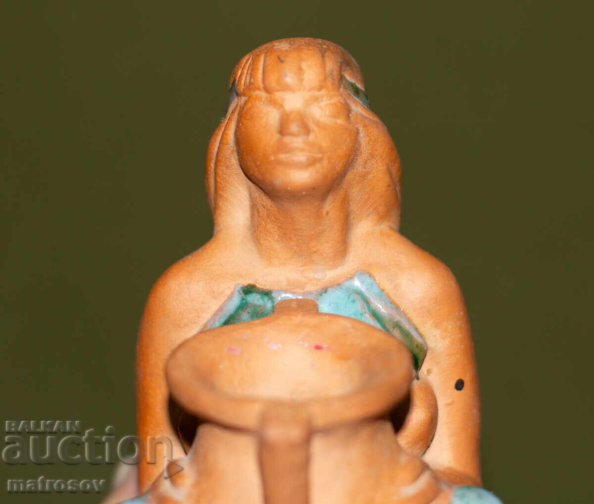 Декоративна керамична фигурка на жена с делва - 7