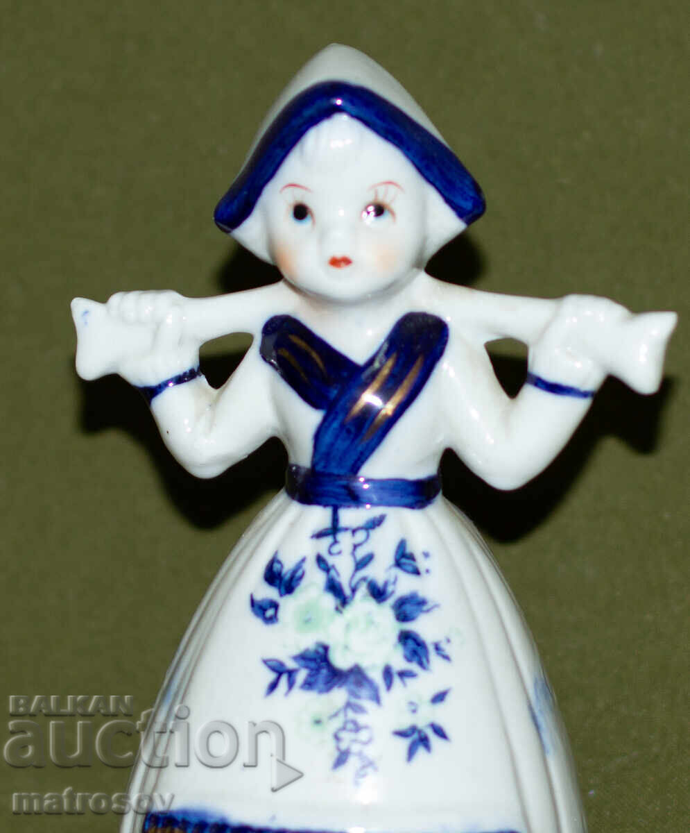Холандска порцеланова статуетка на момиче с цена 100.00 лв. | € 51.13