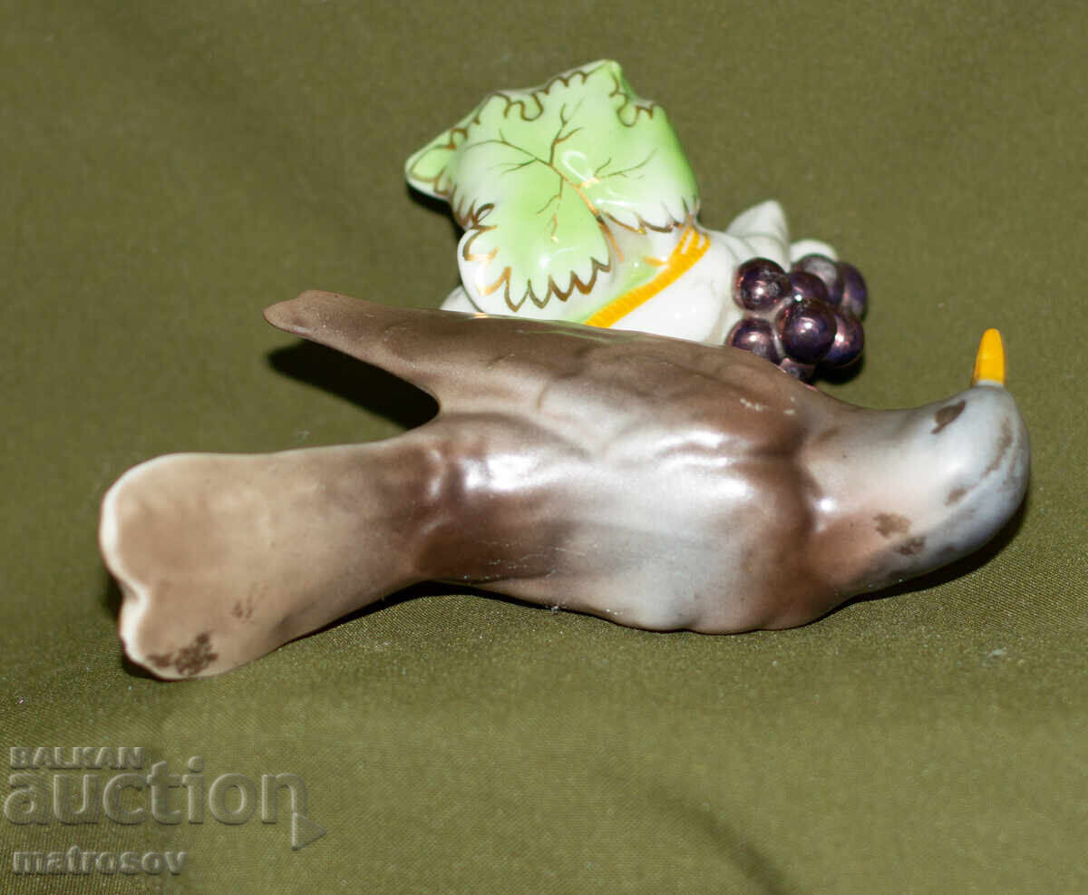 Delivery of Decorative porcelain figurine, bird